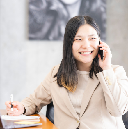 日傘をさす女性